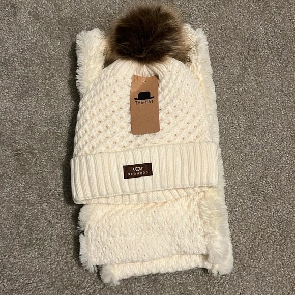 UGG Accessories - Ugg Scarf & Hat